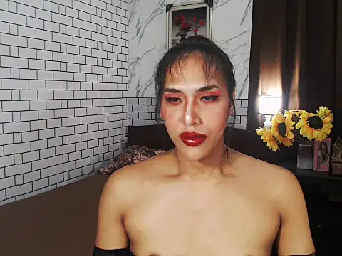 Latinahugecock online show from October 2025 09:28:02 AM