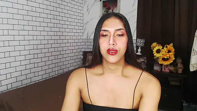 Latinahugecock online show from October 2025 03:20:02 PM