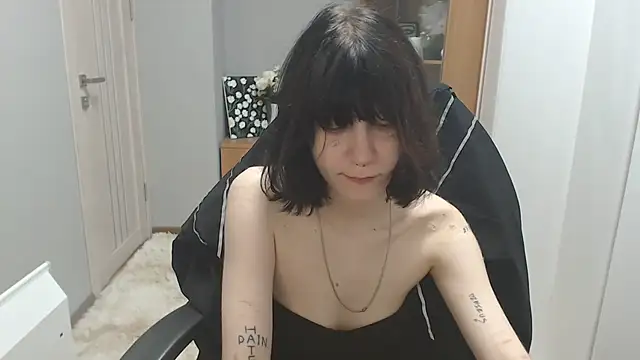 TinaQuiin online show from October 2025 08:11:01 AM