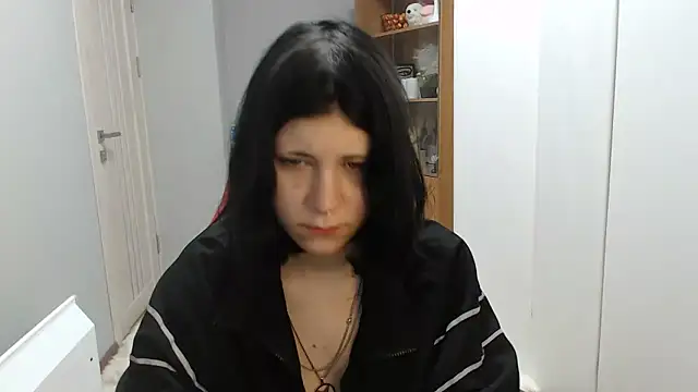 TinaQuiin online show from November 2025 08:50:01 AM