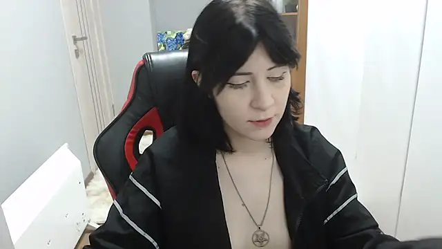 TinaQuiin online show from December 2025 08:53:01 AM