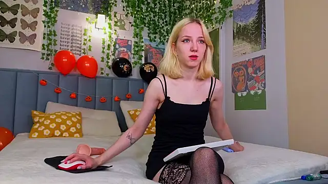 EmmaNovak online show from October 2025 12:27:01 PM