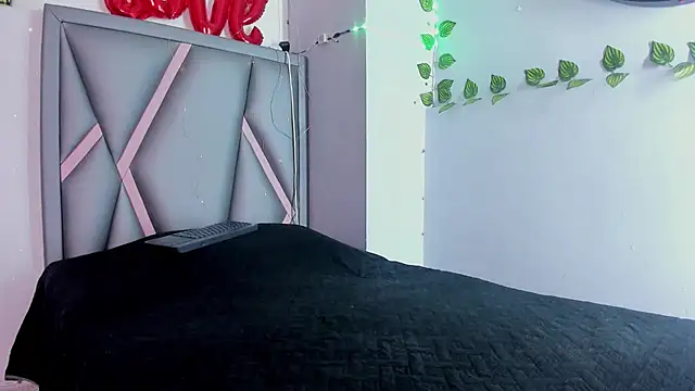 aurora tziu online show from April 2026 07:45:01 AM