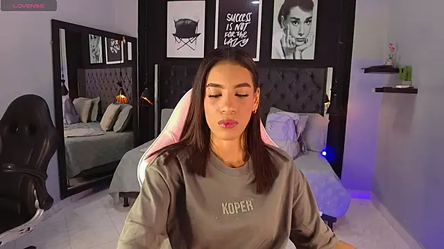 Snapshot of kitty_collins_ chatting on December 2025 11:37:01 AM kitty collins online show from December 2025 11:37:01 AM