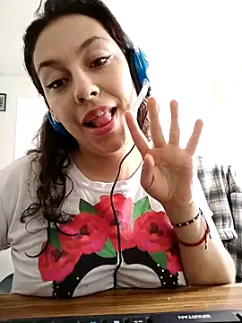 Snapshot of AlanaDesire chatting on September 2025 06:29:02 PM AlanaDesire online show from September 2025 06:29:02 PM