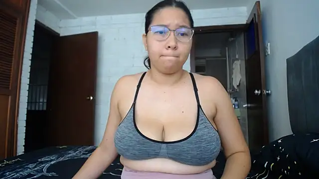 Naia Stant online show from October 2025 06:05:02 PM