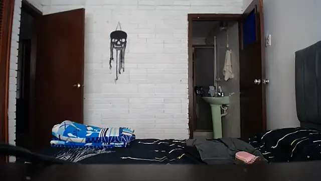 Naia Stant online show from October 2025 06:27:01 PM