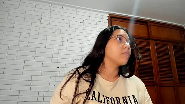 Naia Stant online show from November 2025 11:59:01 PM