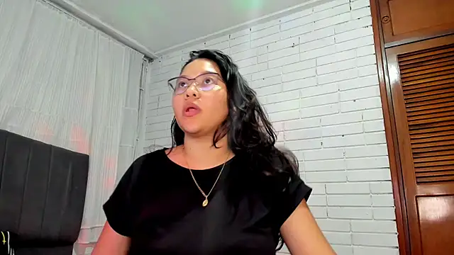 Naia Stant online show from November 2025 01:38:01 AM