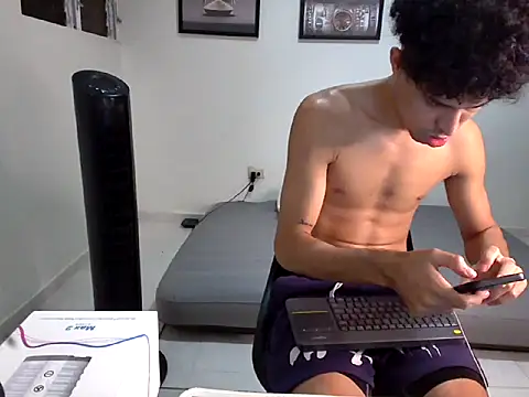 Snapshot of Dollarhot30 chatting on October 2025 01:53:02 AM Dollarhot30 online show from October 2025 01:53:02 AM