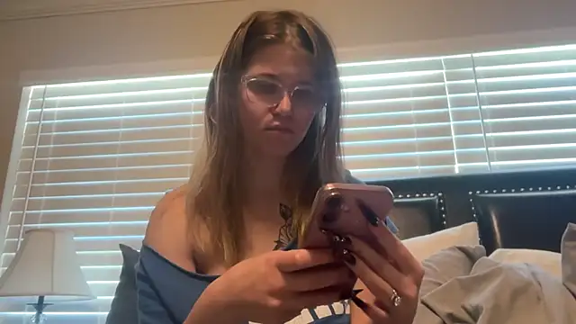 Snapshot of Riley_ray69 chatting on November 2025 03:44:02 PM Riley ray69 online show from November 2025 03:44:02 PM