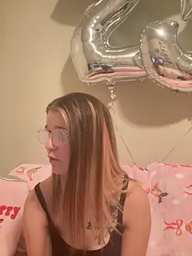 Snapshot of Riley_ray69 chatting on November 2025 11:47:01 PM Riley ray69 online show from November 2025 11:47:01 PM