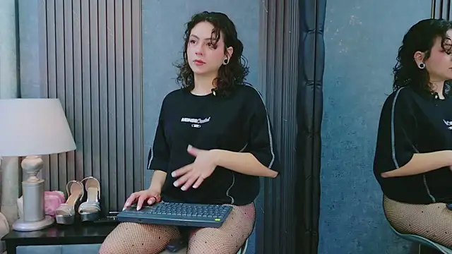 AtheneaCross online show from November 2025 08:01:01 PM