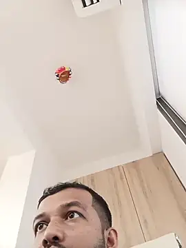 Snapshot of VJ17 chatting on November 2025 04:58:02 AM VJ17 online show from November 2025 04:58:02 AM