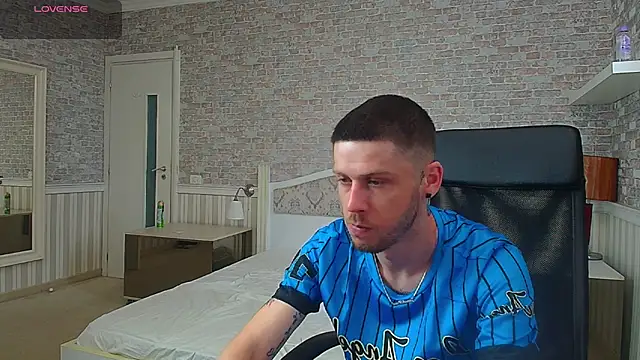 Snapshot of JonahShaw chatting on June 2026 04:10:01 AM JonahShaw online show from June 2026 04:10:01 AM