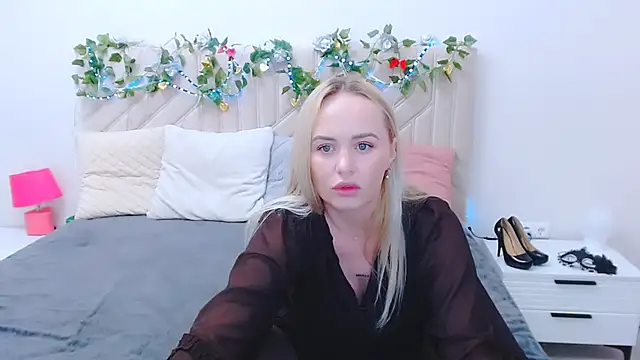 LiluMoon   online show from April 2026 04:01:01 PM