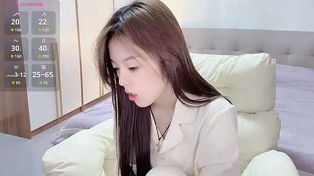 Snapshot of T-LL77- chatting on October 2025 06:16:01 PM T-LL77- online show from October 2025 06:16:01 PM