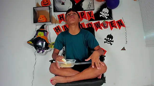 tyler twink boy online show from October 2025 12:30:01 PM