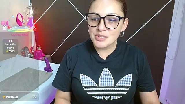 ScarletHott  online show from October 2025 11:43:02 AM