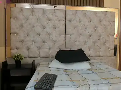 shantall 05 online show from April 2026 05:50:02 PM