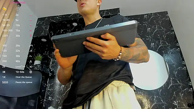 Alexander ferre online show from October 2025 01:21:01 PM