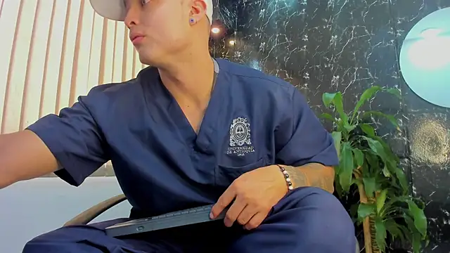 Alexander ferre online show from October 2025 05:03:01 PM