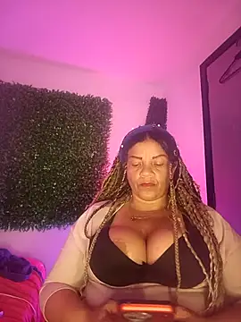 Snapshot of Eva_Luxei chatting on October 2025 12:37:02 PM Eva Luxei online show from October 2025 12:37:02 PM