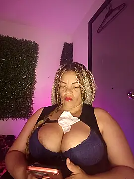 Snapshot of Eva_Luxei chatting on November 2025 05:43:01 AM Eva Luxei online show from November 2025 05:43:01 AM