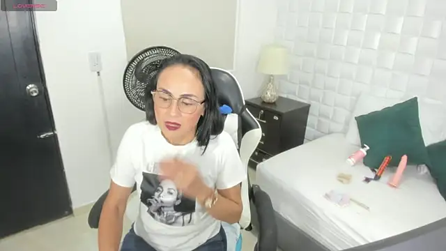 yulitza1025 online show from February 2026 12:09:01 PM