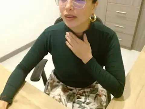 Snapshot of fox_renata chatting on October 2025 02:48:01 AM fox renata online show from October 2025 02:48:01 AM