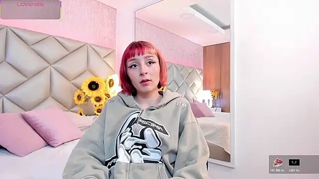 dafnne hall online show from November 2025 04:15:02 AM