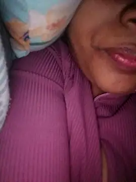 hotshreya69 online show from December 2025 05:55:02 PM