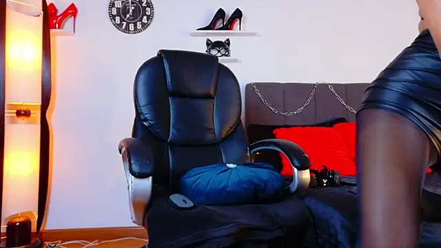 Snapshot of JadeClifford chatting on November 2025 08:30:01 PM JadeClifford online show from November 2025 08:30:01 PM