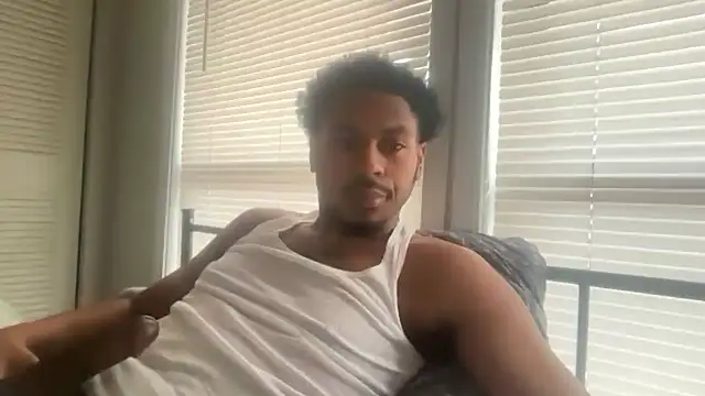 Snapshot of Yungandhungd chatting on November 2025 08:19:02 PM Yungandhungd online show from November 2025 08:19:02 PM