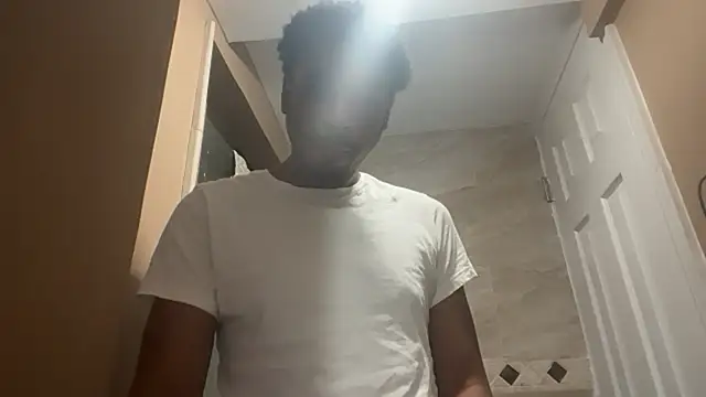 Snapshot of Yungandhungd chatting on December 2025 04:01:02 PM Yungandhungd online show from December 2025 04:01:02 PM