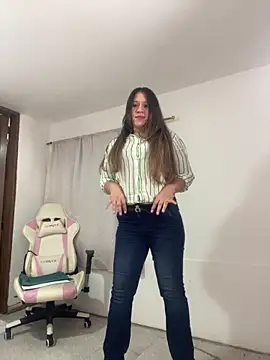 Snapshot of emma_hot2006 chatting on November 2025 05:11:01 PM emma hot2006 online show from November 2025 05:11:01 PM