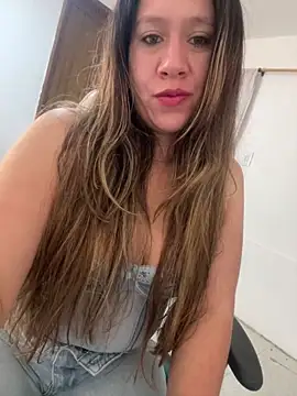 Snapshot of emma_hot2006 chatting on November 2025 05:17:01 PM emma hot2006 online show from November 2025 05:17:01 PM