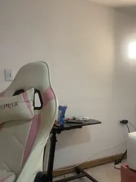 Snapshot of emma_hot2006 chatting on December 2025 04:01:02 PM emma hot2006 online show from December 2025 04:01:02 PM