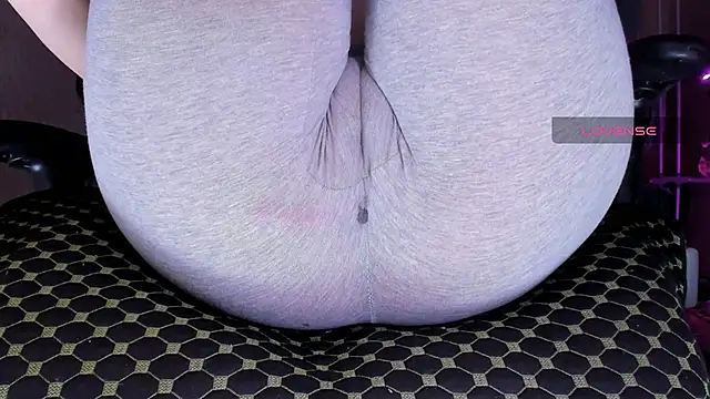 Cameltoe squirt inPants online show from November 2025 02:18:01 PM