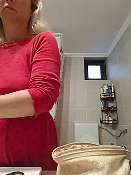 Snapshot of merlyn4 chatting on December 2025 07:50:01 AM merlyn4 online show from December 2025 07:50:01 AM