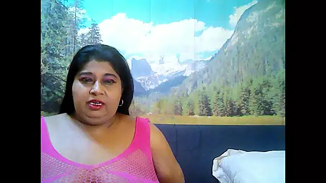 Snapshot of indianhoney694u chatting on October 2025 05:14:01 AM indianhoney694u online show from October 2025 05:14:01 AM