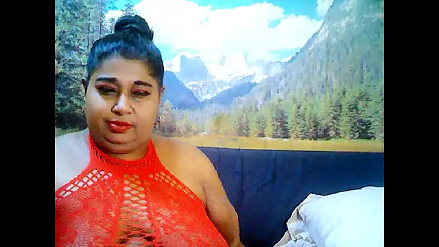 Snapshot of indianhoney694u chatting on October 2025 05:17:02 AM indianhoney694u online show from October 2025 05:17:02 AM