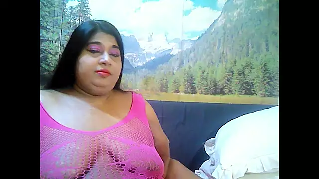 Snapshot of indianhoney694u chatting on October 2025 05:18:01 AM indianhoney694u online show from October 2025 05:18:01 AM