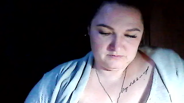 Snapshot of AngelQSky chatting on November 2025 01:11:02 PM AngelQSky online show from November 2025 01:11:02 PM