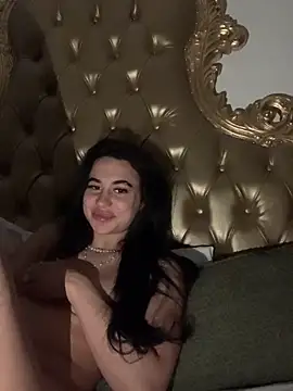 itsyourgirltee online show from April 2026 03:42:02 AM