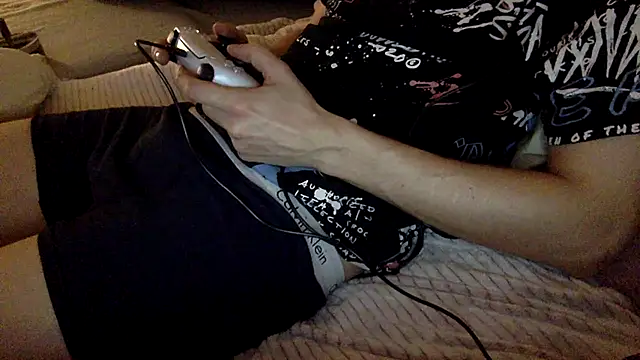 Snapshot of Breezydicksn chatting on October 2025 04:35:01 AM Breezydicksn online show from October 2025 04:35:01 AM