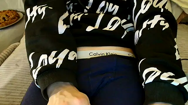 Snapshot of Breezydicksn chatting on December 2025 10:04:02 PM Breezydicksn online show from December 2025 10:04:02 PM