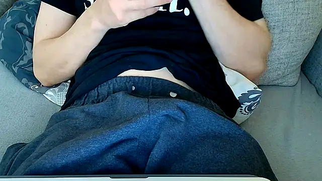Breezydicksn online show from May 2026 09:43:01 PM
