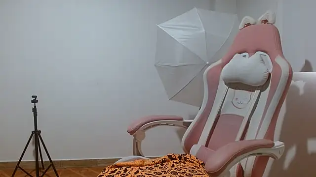 Crystal Star  online show from December 2025 10:03:01 PM