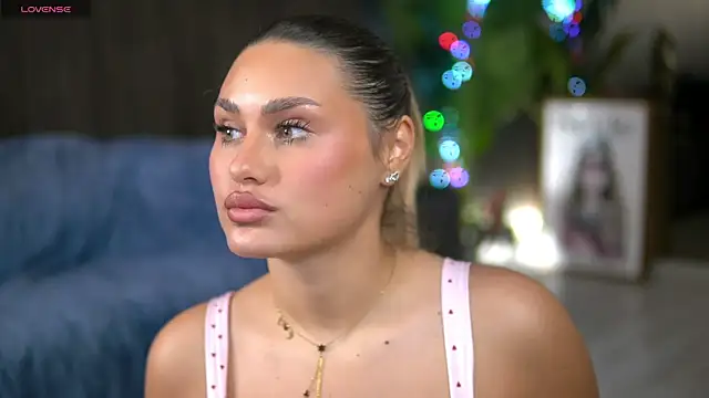 KayaAzur online show from November 2025 05:50:02 AM